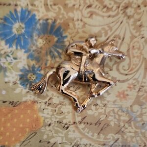 Vintage Gold Tone Equestrian Rider Jockey Derby Horse Brooch